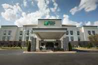 Exterior Holiday Inn Express & Suites MADISON, an IHG Hotel