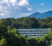 Exterior 5 Holiday Inn ASHEVILLE EAST-BLUE RIDGE PKWY, an IHG Hotel