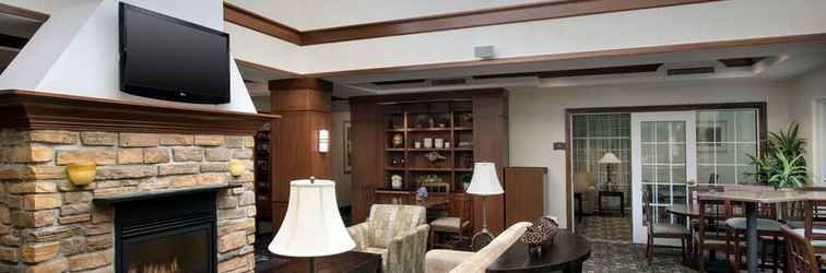 Sảnh chờ Staybridge Suites NORTH BRUNSWICK, an IHG Hotel