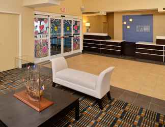 Lobby 2 Holiday Inn Express & Suites PEEKSKILL-LOWER HUDSON VALLEY, an IHG Hotel