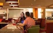 บาร์ คาเฟ่ และเลานจ์ 2 Crowne Plaza HICKORY, an IHG Hotel