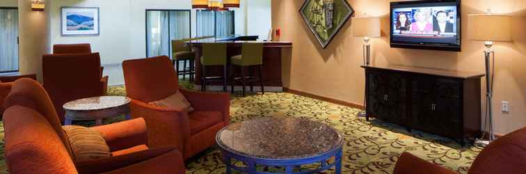 Lobi Crowne Plaza HICKORY, an IHG Hotel