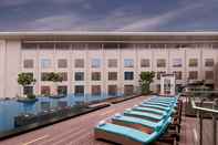 Swimming Pool Crowne Plaza JAIPUR TONK ROAD, an IHG Hotel