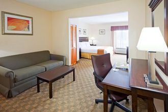 臥室 4 Holiday Inn Express & Suites CARNEYS POINT - PENNSVILLE by IHG, an IHG Hotel