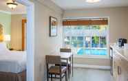 Bedroom 7 Holiday Inn Express & Suites LA JOLLA – WINDANSEA BEACH, an IHG Hotel