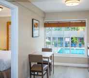 Bedroom 7 Holiday Inn Express & Suites LA JOLLA – WINDANSEA BEACH, an IHG Hotel