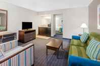 พื้นที่สาธารณะ Holiday Inn & Suites OKLAHOMA CITY NORTH, an IHG Hotel