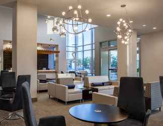 Lobby 2 Holiday Inn CLEVELAND CLINIC, an IHG Hotel