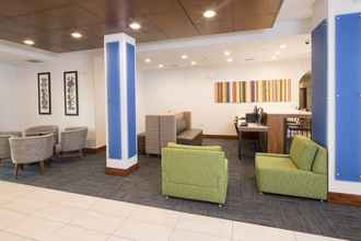 Lobby 4 Holiday Inn Express & Suites DETROIT - UTICA, an IHG Hotel