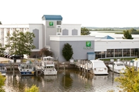 Exterior Holiday Inn GRAND HAVEN-SPRING LAKE, an IHG Hotel