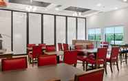 Restoran 2 Holiday Inn Express & Suites NEWTON SPARTA, an IHG Hotel
