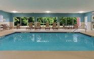 Kolam Renang 7 Holiday Inn Express & Suites CHARLOTTE- ARROWOOD, an IHG Hotel