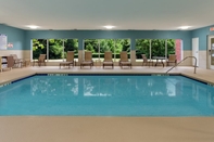 Kolam Renang Holiday Inn Express & Suites CHARLOTTE- ARROWOOD, an IHG Hotel