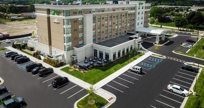 Nearby View and Attractions Holiday Inn & Suites FARMINGTON HILLS - DETROIT NW, an IHG Hotel