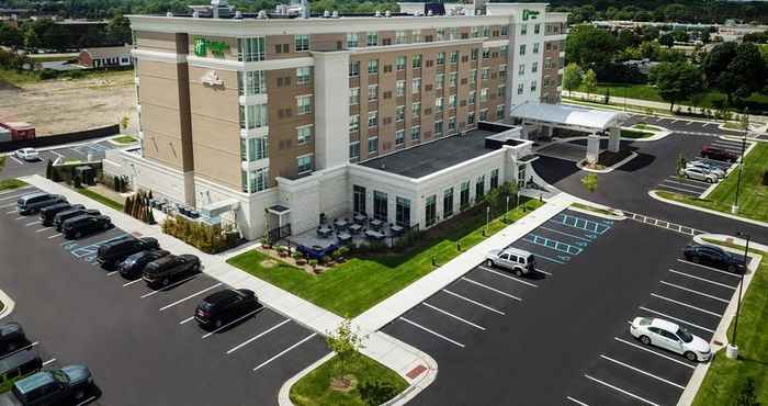 Nearby View and Attractions Holiday Inn & Suites FARMINGTON HILLS - DETROIT NW, an IHG Hotel