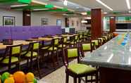 ร้านอาหาร 2 Holiday Inn CLARK - NEWARK AREA, an IHG Hotel