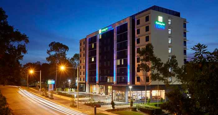 Bangunan Holiday Inn Express SYDNEY MACQUARIE PARK, an IHG Hotel