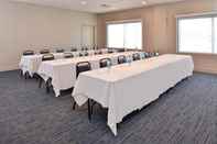 Functional Hall Holiday Inn Express & Suites FARMINGTON HILLS - DETROIT, an IHG Hotel