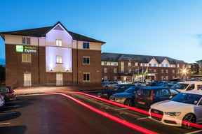 Holiday Inn Express LONDON GATWICK - CRAWLEY, an IHG Hotel