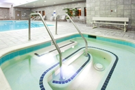 Swimming Pool Holiday Inn Express & Suites HAGERSTOWN, an IHG Hotel