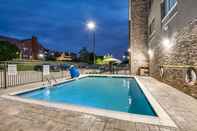 สระว่ายน้ำ Holiday Inn Express & Suites DALLAS NORTH - ADDISON, an IHG Hotel