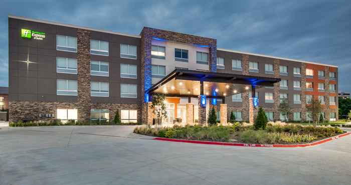 Exterior Holiday Inn Express & Suites DALLAS NORTH - ADDISON, an IHG Hotel