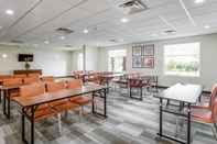 Functional Hall Holiday Inn Express & Suites BOYNTON BEACH WEST, an IHG Hotel