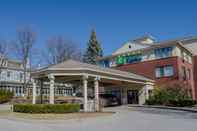 Exterior Holiday Inn Express SOUTH BURLINGTON, an IHG Hotel