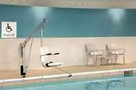 Swimming Pool Holiday Inn Express & Suites CINCINNATI NE - REDBANK ROAD, an IHG Hotel