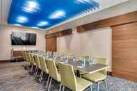 Functional Hall Holiday Inn Express & Suites DALLAS NORTH - ADDISON, an IHG Hotel