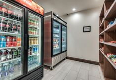 バー、カフェ、およびラウンジ 6 Holiday Inn Express & Suites DALLAS NORTH - ADDISON by IHG, an IHG Hotel