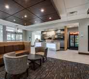 Lobi 7 Holiday Inn Express & Suites DALLAS NORTH - ADDISON, an IHG Hotel