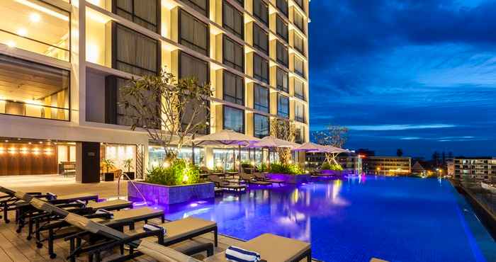 สระว่ายน้ำ Crowne Plaza VIENTIANE, an IHG Hotel