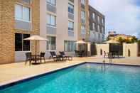 Kolam Renang Holiday Inn Express CHESAPEAKE - NORFOLK, an IHG Hotel