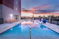 Swimming Pool Holiday Inn Express & Suites PUNTA GORDA, an IHG Hotel