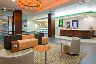 Lobby 4 Holiday Inn CLARK - NEWARK AREA, an IHG Hotel