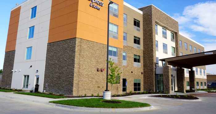 Exterior Holiday Inn Express & Suites OMAHA - MILLARD AREA, an IHG Hotel