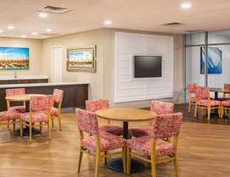 Sảnh chờ 2 Holiday Inn NEWPORT NEWS - HAMPTON, an IHG Hotel