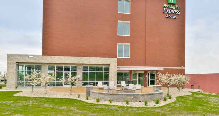 ภายนอกอาคาร Holiday Inn Express & Suites MADISON, an IHG Hotel