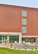 EXTERIOR_BUILDING Holiday Inn Express & Suites Madison, an IHG Hotel