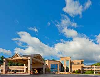 Exterior 2 Holiday Inn Resort LAKE GEORGE - ADIRONDACK AREA, an IHG Hotel