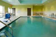 Swimming Pool Holiday Inn Express & Suites CINCINNATI NORTH - LIBERTY WAY, an IHG Hotel