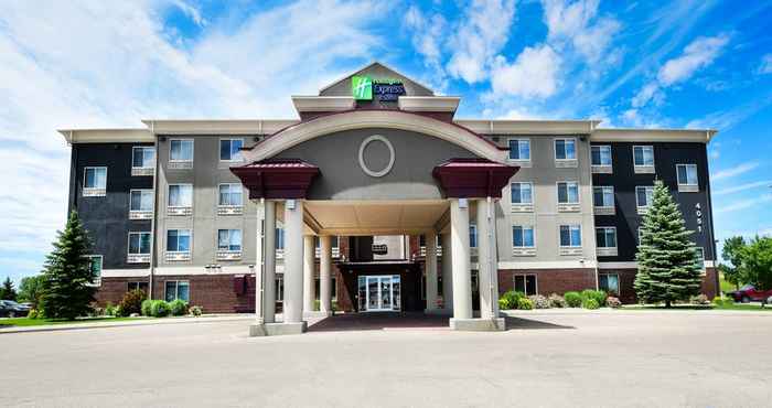 ภายนอกอาคาร Holiday Inn Express & Suites GRAND FORKS, an IHG Hotel