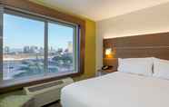 Bedroom 5 Holiday Inn Express LAS VEGAS - STADIUM AREA, an IHG Hotel