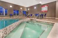 Kolam Renang Holiday Inn Express & Suites EAU CLAIRE NORTH, an IHG Hotel
