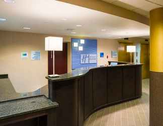 Lobi 2 Holiday Inn Express PHILADELPHIA - PENNS LANDING, an IHG Hotel