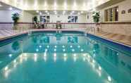 สระว่ายน้ำ 7 Holiday Inn Express & Suites GRAND FORKS, an IHG Hotel