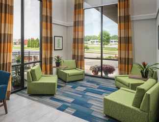 Lobby 2 Holiday Inn Express & Suites SPRINGFIELD, an IHG Hotel