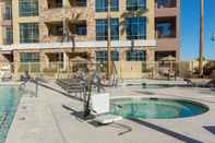 Kolam Renang Staybridge Suites LAS VEGAS - STADIUM DISTRICT, an IHG Hotel