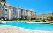 Kolam Renang 7 Holiday Inn DALLAS DFW AIRPORT AREA WEST, an IHG Hotel